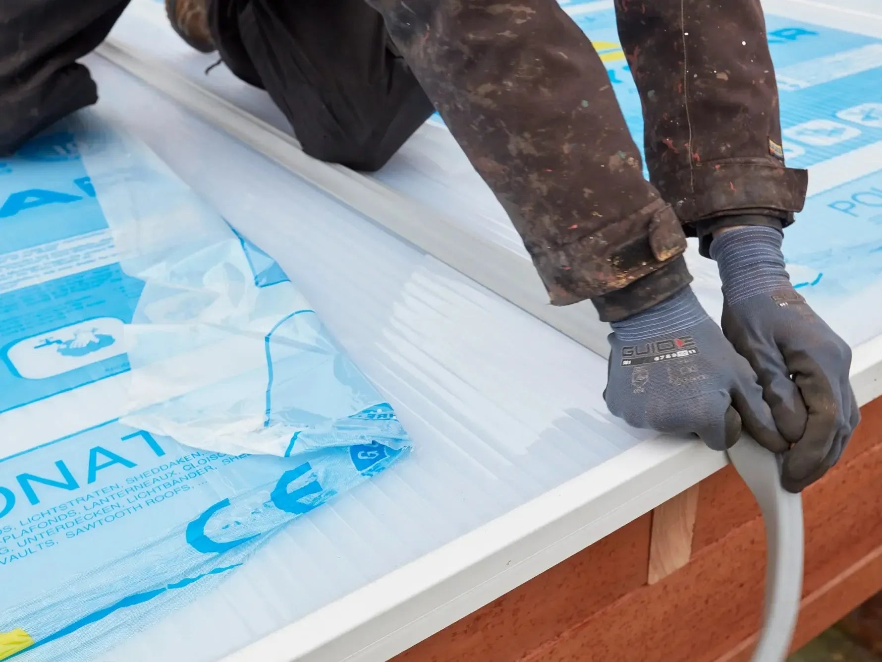 Detail van Polyclear® kanaalplaat structuur voor isolerende veranda-overkapping