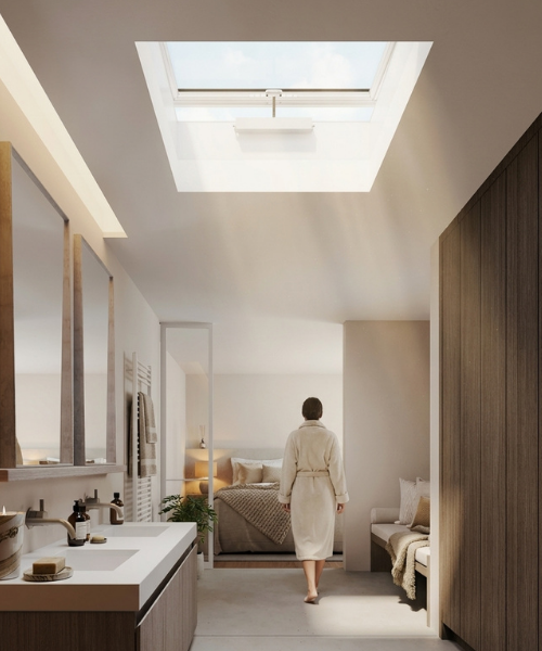 Skylux Vitria opengaand platdakraam boven badkamer - natuurlijk daglicht
