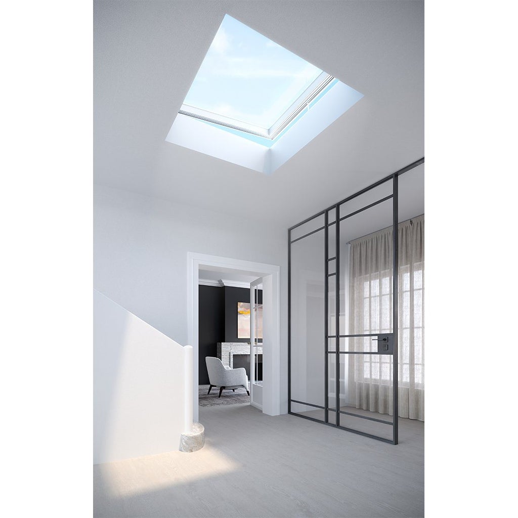 Skylux fenêtre pour toit plat iWindow2 ensemble complet - version ouvrante avec costière en PVC 20/00 EP - rideau occultant 0550 x 0550 mm
