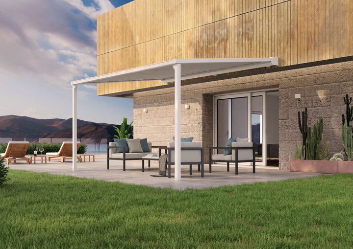 Slimme overkapping met afstandsbediening, optionele zon- en windsensor, en dimbare LED-verlichting.