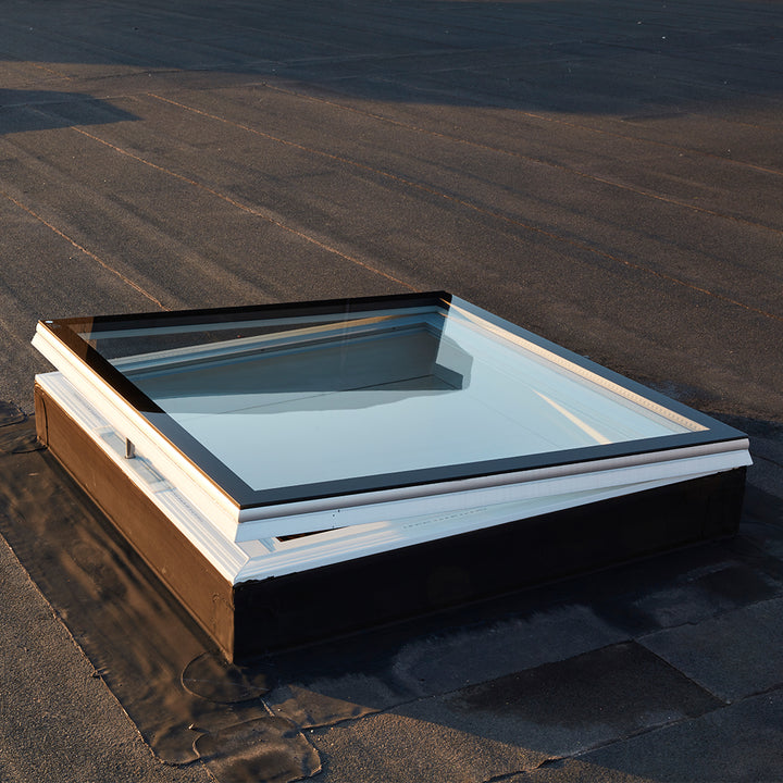 Skylux platdakraam iWindow2 complete set - opengaande uitvoering met pvc-opstand 20/00 EP - binnenzonwering 0500 x 1400 mm