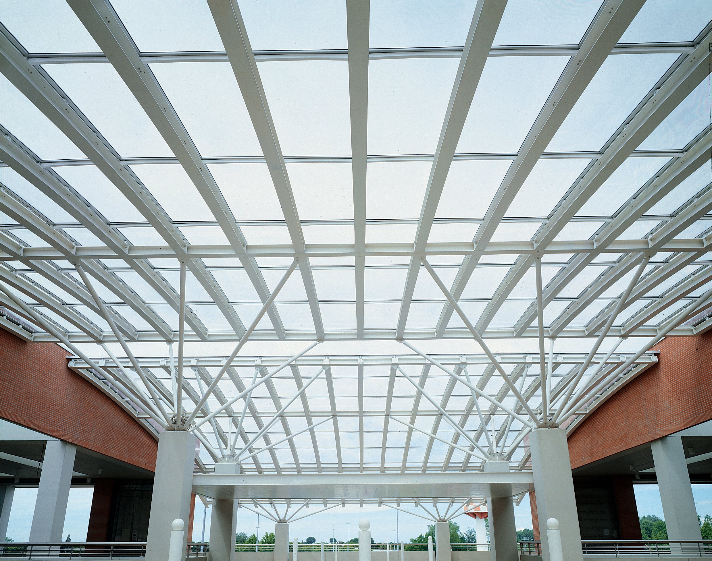 Vlakke platen in massief acrylaat (PMMA) voor gevelbekleding en lichtstraten